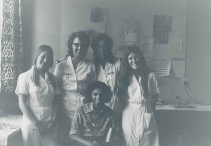 L->R: Margaret Simpson, Diane Lightbown, Carol McIntyre, Kathy Hirtzel, seated: Karu (H B Karunaratne, cardiology registrar) : 1973